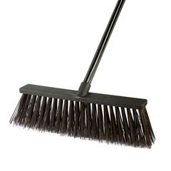 Vassourão de Plástico 40cm com Cabo de Madeira 1,20m Preto DIMAX/ REF. 3421038