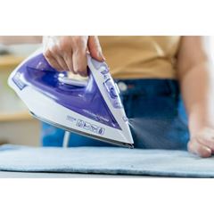 Ferro de Passar 220v à Vapor e Seco com Base Antiaderente Roxo BLACK E DECKER / REF. FX1050-B2