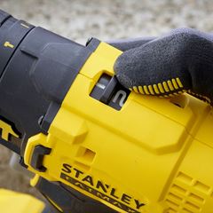 Parafusadeira E Furadeira De Impacto 1/2 Polegada 20V Max Íon de Lítio 1 Bateria 1,5Ah Carregador Bivolt E Maleta STANLEY / REF. SCD711C1K-BR