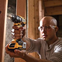 Parafusadeira/Furadeira 1/2 Polegada 20V MÁX Brushless com 2 Baterias 2Ah Carregador 220V e Maleta DEWALT / REF. DCD791D2-B2
