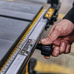 Serra de Mesa 10 Polegadas com 1 Lâmina de Serra 24D 2000W 220V DEWALT / REF. DWE7492-B2