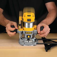 Tupia de Coluna Compacta Com 2 Pinças e Maleta 900W 220V DEWALT / REF. DWP611PK-B2